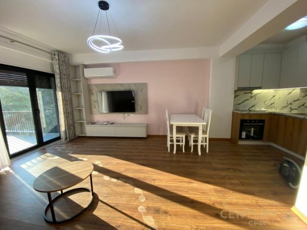 Tirane, jepet me qera apartament 1+1+Ballkon Kati 1, 77 m² 650 € 
