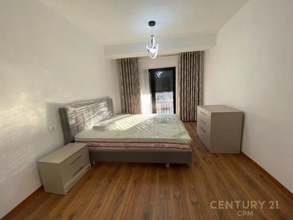 Tirane, jepet me qera apartament 1+1+Ballkon Kati 1, 77 m² 650 € 