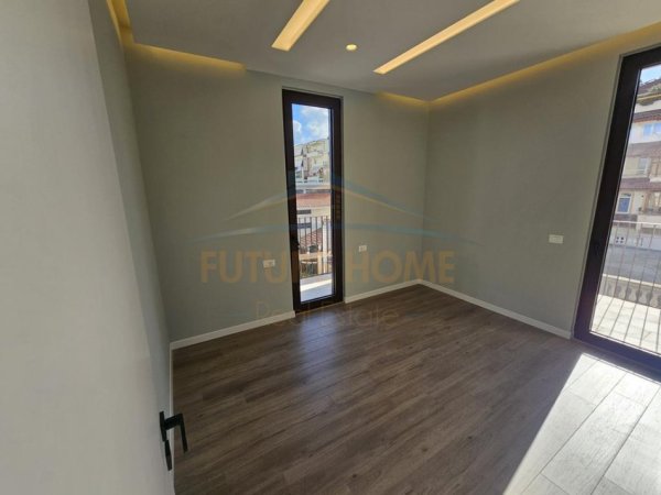 ALF55136 Tirane, jepet me qera ambjent biznesi Kati 3, 114 m² 1.400 € (Parku Olimpik i Tiranes)