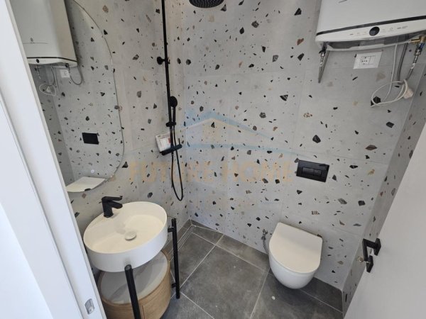 ALF55136 Tirane, jepet me qera ambjent biznesi Kati 3, 114 m² 1.400 € (Parku Olimpik i Tiranes)