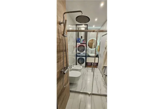 Tirane, jepet me qera apartament 2+1+Ballkon Kati 6, 95 m² 750 € (Ndre Mjeda)