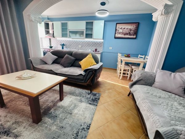 Tirane, jepet me qera apartament 2+1 Kati 7, 70 m² 500 € (rruga 5 maji)