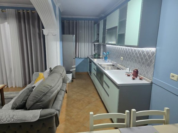 Tirane, jepet me qera apartament 2+1+Ballkon Kati 7, 70 m² 550 € (Rruga 5 Maji)