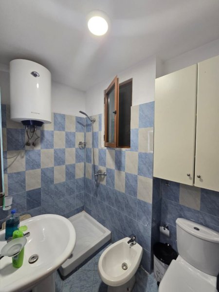 Tirane, jepet me qera apartament 2+1+Ballkon Kati 7, 70 m² 550 € (Rruga 5 Maji)