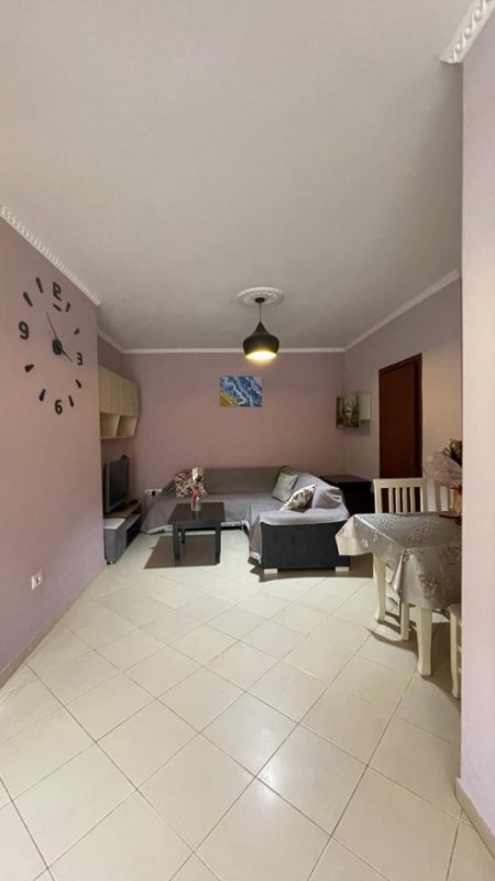 Tirane, jepet me qera apartament 1+1 Kati 7, 60 m² 370 € (astir)