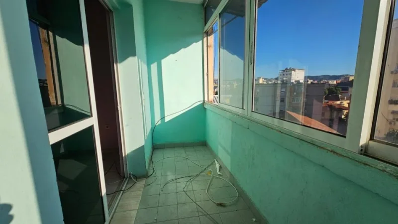 Tirane, shitet apartament 1+1 Kati 5, 105.000 €