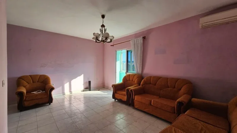 Tirane, shitet apartament 1+1 Kati 5, 105.000 €