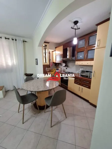 Tirane, jepet me qera apartament 2+1 Kati 2, 76 m² 600 € (ne Ali Dem prane Shkolles 1 Maji)