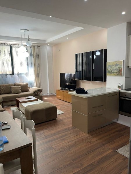 Tirane, jepet me qera apartament 2+1+Ballkon , 90 m² 500 € (Rruga Bill Klinton, Prane Cok market)