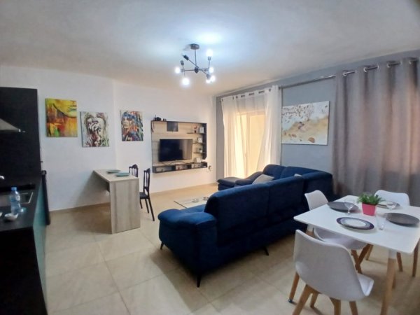 Tirane, jepet me qera apartament 1+1+Aneks+Ballkon Kati 2, 74 m² 650 € (qender sheshi skenderbej)