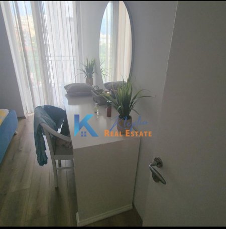 Tirane, jap me qera apartament 1+1+Ballkon Kati 4, 62 m² 500 € (Oxhaku, kompleksi Colombo)