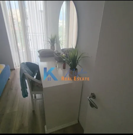 Tirane, jap me qera apartament 1+1+Ballkon Kati 4, 62 m² 500 € (Oxhaku, kompleksi Colombo)
