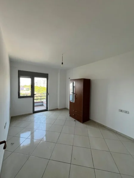 Tirane, shitet apartament 1+1+Ballkon Kati 4, 62 m² 82.000 € (Terminali)