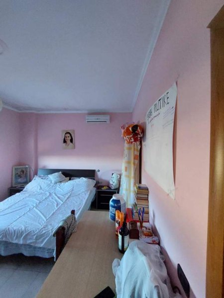 Tirane, jepet me qera apartament 2+1 Kati 6, 400 Euro (Komuna e Parisit)