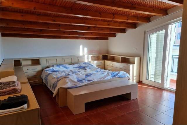 Tirane, jepet me qera apartament duplex 4+1+A+BLK Kati 4, 196 m² 1.500 Euro (Stadiumi Dinamo)