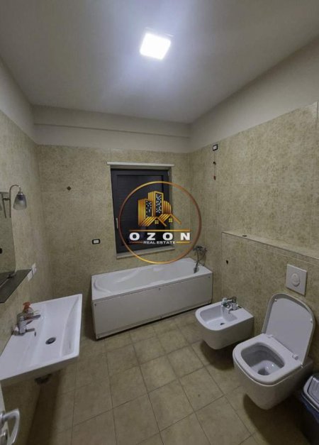 Tirane, jepet me qera apartament 2+1+A+BLK Kati 4, 120 m² 750 Euro (Zogu i Zi)