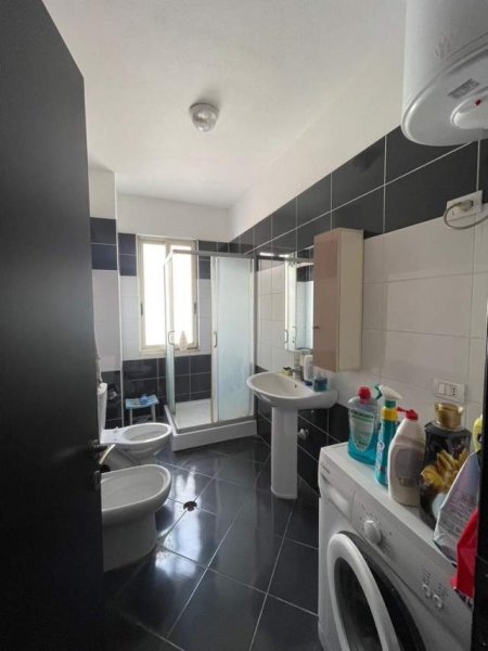 Tirane, jepet me qera apartament 3+1+BLK Kati 7, 120 m² 42.000 Leke (Tom plezha)