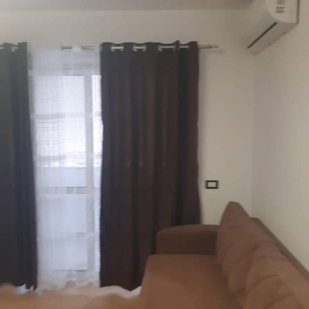 Tirane, shitet apartament 1+1 Kati 5, 80.000 Euro (Rruga Bardhyl)