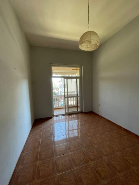 Tirane, jepet me qera apartament 1+1+BLK Kati 3, 70 m² 300 Euro (KOMUNA E PARISIT)