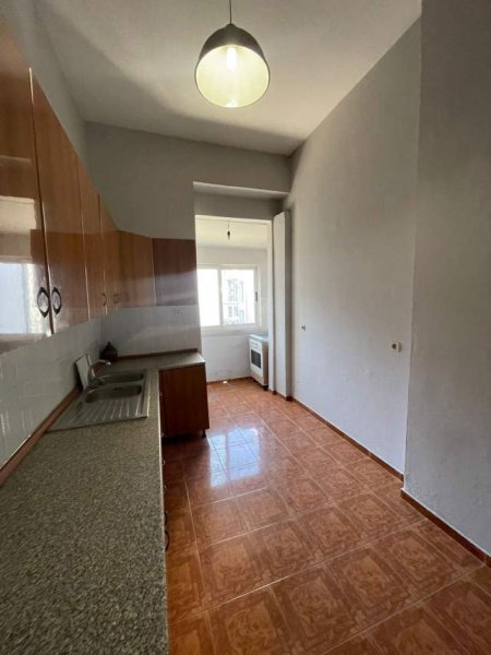 Tirane, jepet me qera apartament 1+1+BLK Kati 3, 70 m² 300 Euro (KOMUNA E PARISIT)