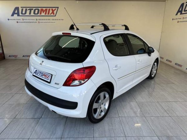 Tirane, shes makine Peugeot 207 Viti 2011, 4.900 Euro