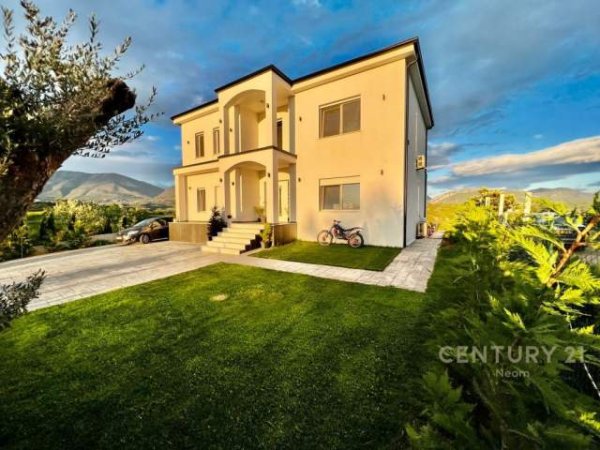 Tirane, jepet me qera Vile 2 Katshe Kati 2, 950 m² 2.200 Euro (në zonë e Mulletit pranë LONG HILL, TEG.)