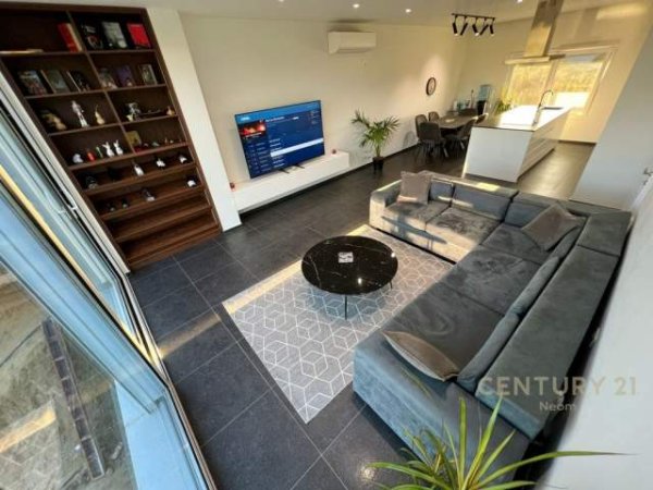 Tirane, jepet me qera Vile 2 Katshe Kati 2, 950 m² 2.200 Euro (në zonë e Mulletit pranë LONG HILL, TEG.)