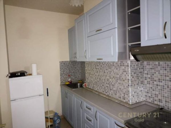 Tirane, jepet me qera apartament 1+1+BLK Kati 6, 80 m² 400 Euro (Rruga Beqir Luga, Pazari i Ri)