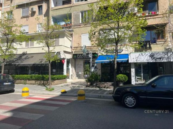 Tirane, jepet me qera dyqan 54 m² 980 Euro (Prane Juridikut)