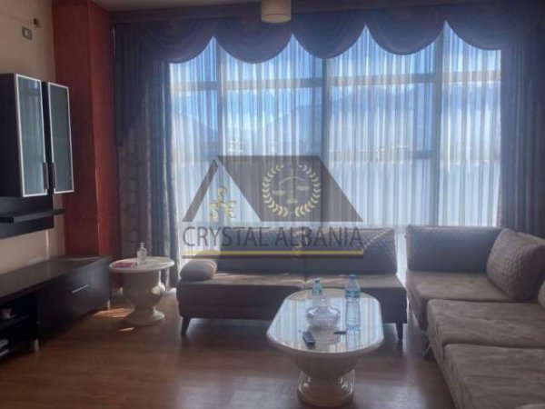 Tirane, jepet me qera apartament 4+1+A Kati 3, 200 m² 1.400 Euro