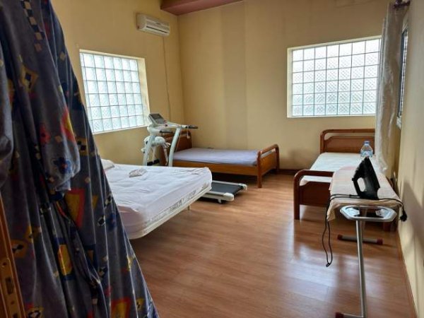 Tirane, jepet me qera Vile 4+1+BLK Kati 3, 200 m² 1.400 Euro (rruga Siri Kodra)