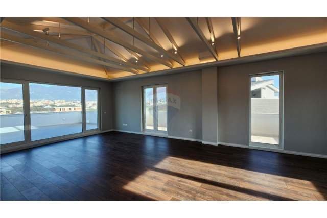 Tirane, jepet me qera Vile 3 Katshe Kati 3, 600 m² 6.000 Euro (Mjull Bathore)