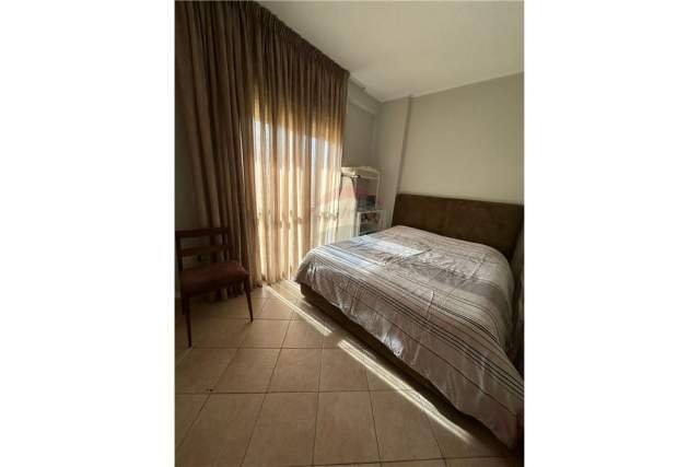 Tirane, jepet me qera apartament 1+1+BLK 75 m² 450 Euro (komuna e parisit)
