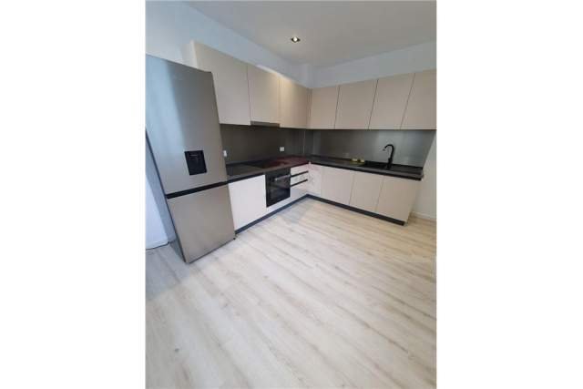 Tirane, jepet me qera apartament 3+1 100 m² 700 Euro (myslym shyr)