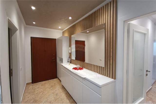Tirane, jepet me qera apartament 2+1+BLK 113 m² 800 Euro (don bosko)