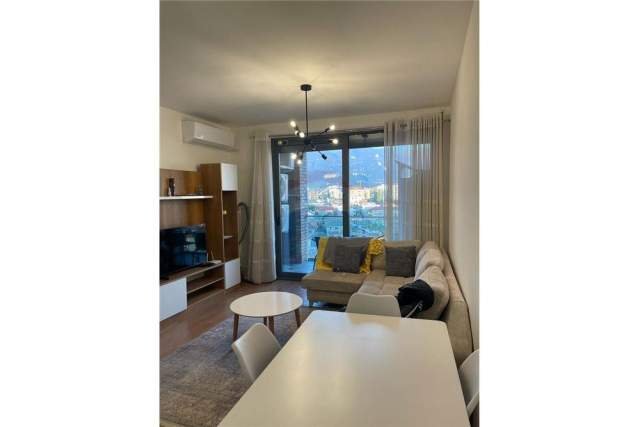 Tirane, jepet me qera apartament 92 m² 600 Euro (fiori di bosko)