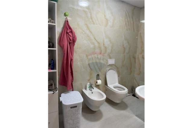 Tirane, jepet me qera apartament 92 m² 600 Euro (fiori di bosko)