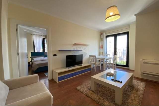 Tirane, jepet me qera apartament 1+1+BLK 57 m² 600 Euro (qender)