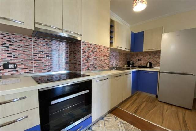 Tirane, jepet me qera apartament 1+1+BLK 57 m² 600 Euro (qender)