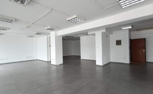 Tirane, jepet me qera ambjent biznesi Kati 0, 250 m² 1.000 Euro