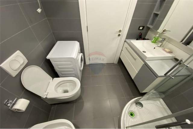 Tirane, jepet me qera apartament 1+1+BLK 57 m² 600 Euro (qender)