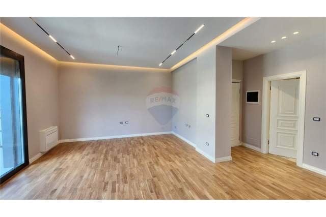 Tirane, jepet me qera apartament 112 m² 1.500 Euro (tirana e re)