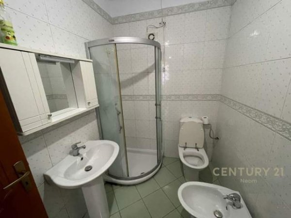 Tirane, jepet me qera apartament 1+1+BLK Kati 2, 65 m² 400 Euro (Pazari i Ri)