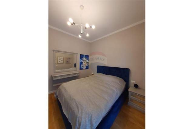 Tirane, jepet me qera apartament 1+1+BLK 80 m² 600 Euro (liqeni i thate)