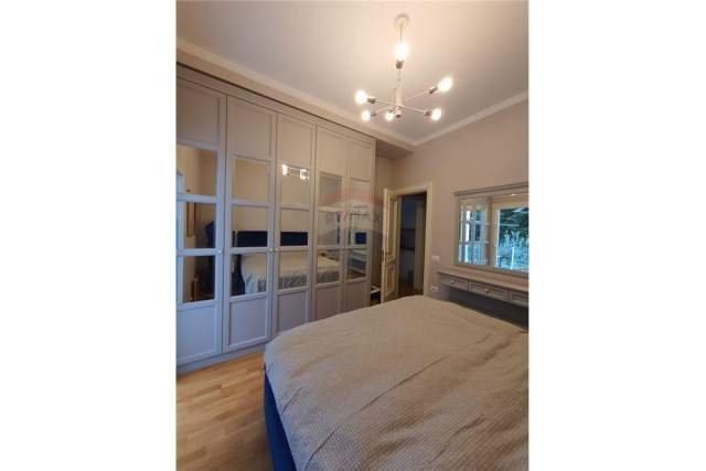 Tirane, jepet me qera apartament 1+1+BLK 80 m² 600 Euro (liqeni i thate)