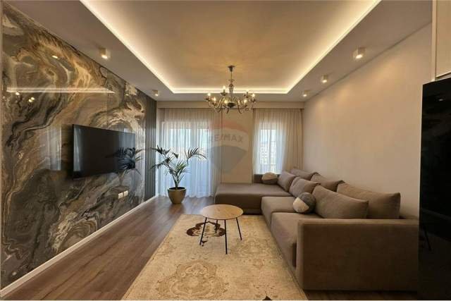 Tirane, jepet me qera apartament 90 m² 900 Euro (stacioni trenit)