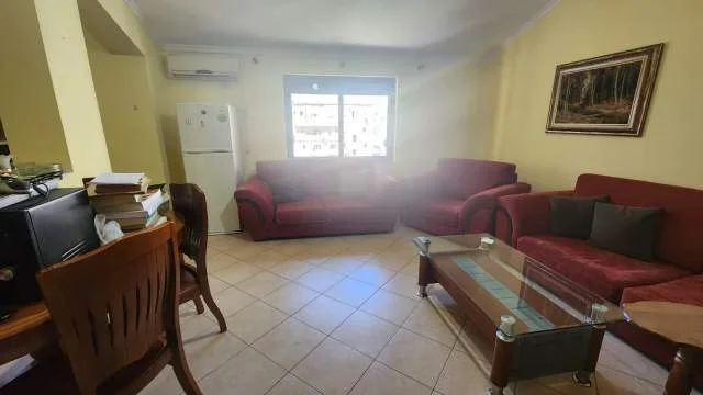 Tirane, jepet me qera apartament Kati 3, 100 m² 450 Euro