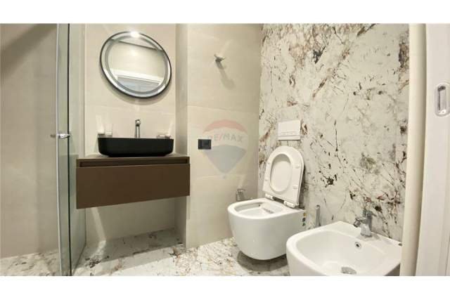 Tirane, jepet me qera apartament 1+1 65 m² 650 Euro (rruga elbasanit)