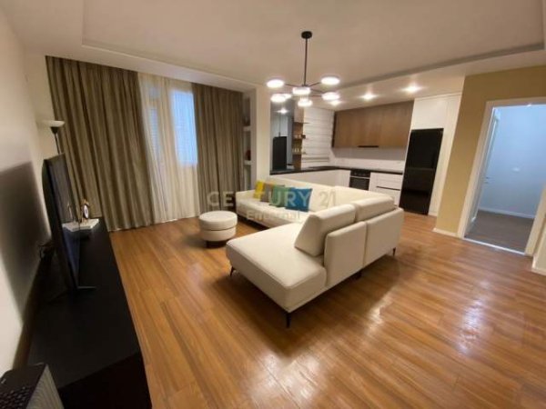 Tirane, jepet me qera apartament 2+1+BLK Kati 1, 92 m² 650 Euro