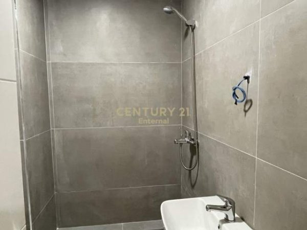 Tirane, jepet me qera apartament 2+1+BLK Kati 1, 92 m² 650 Euro